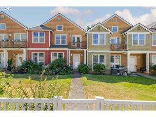 1048 Nw BURNSIDE Rd, Gresham, OR 97030
