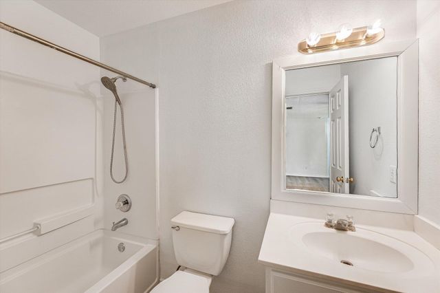 17817 Majestic Elm LN, Elgin, TX 78621