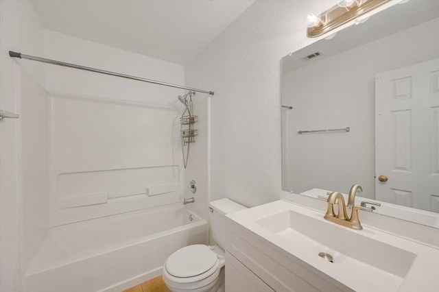 17817 Majestic Elm LN, Elgin, TX 78621
