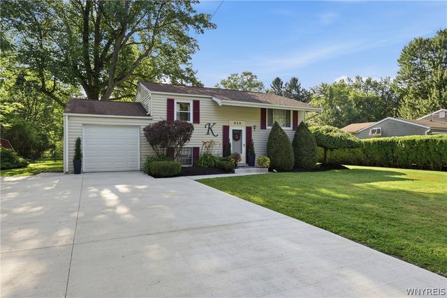 959 Bonnie Lake Drive, Alden, NY 14004