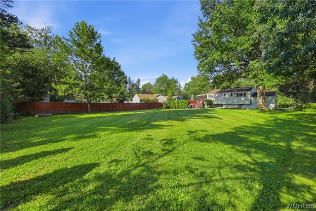 959 Bonnie Lake Drive, Alden, NY 14004