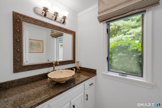 7 Echo Lane, Simsbury, CT 06070