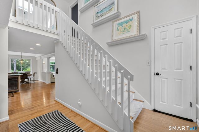 7 Echo Lane, Simsbury, CT 06070