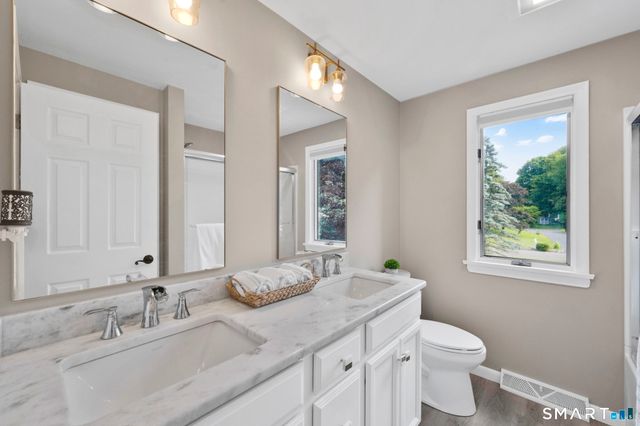 7 Echo Lane, Simsbury, CT 06070