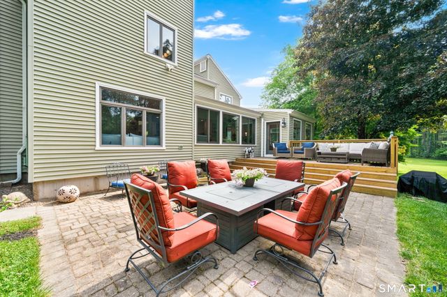7 Echo Lane, Simsbury, CT 06070
