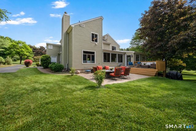 7 Echo Lane, Simsbury, CT 06070