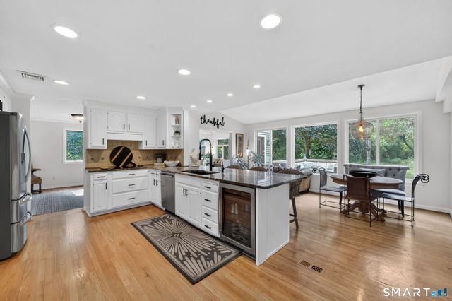 7 Echo Lane, Simsbury, CT 06070