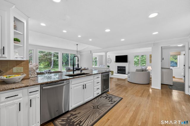 7 Echo Lane, Simsbury, CT 06070