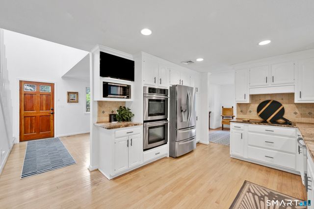 7 Echo Lane, Simsbury, CT 06070