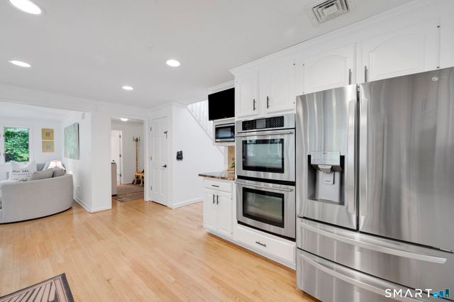 7 Echo Lane, Simsbury, CT 06070