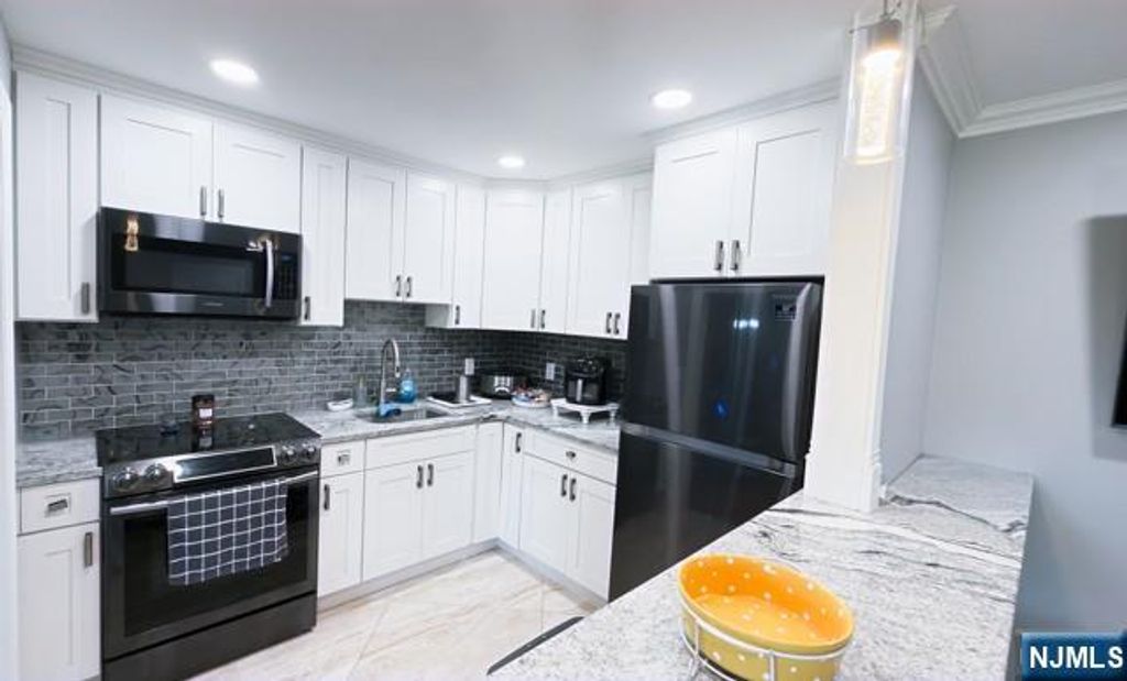 15 Cottage 3A, Midland Park, NJ 07432