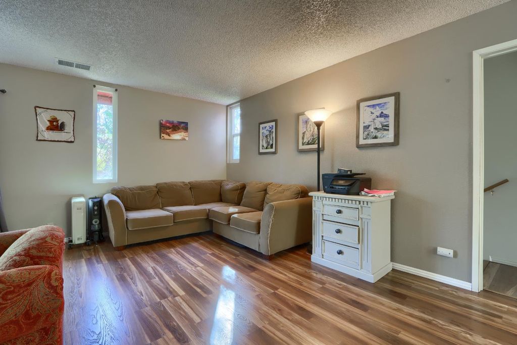 Image 19 of property listing at 42896 Country Club Drive E, Oakhurst, CA 93644