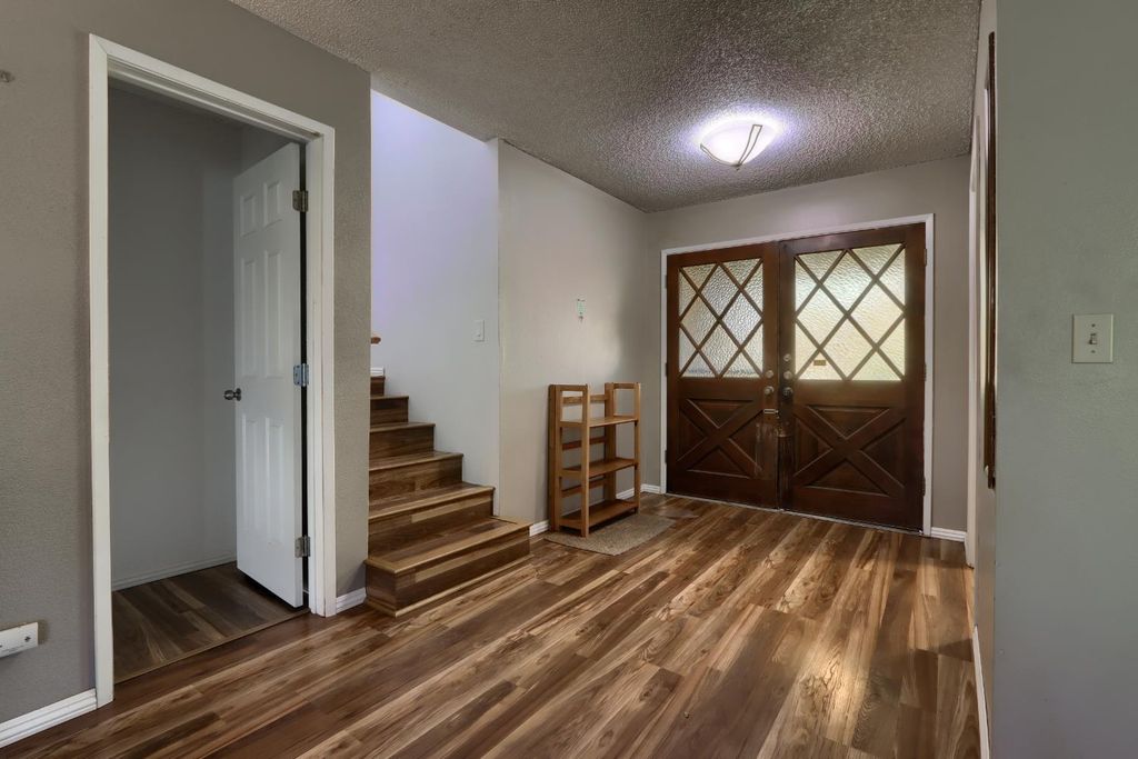 Image 25 of property listing at 42896 Country Club Drive E, Oakhurst, CA 93644