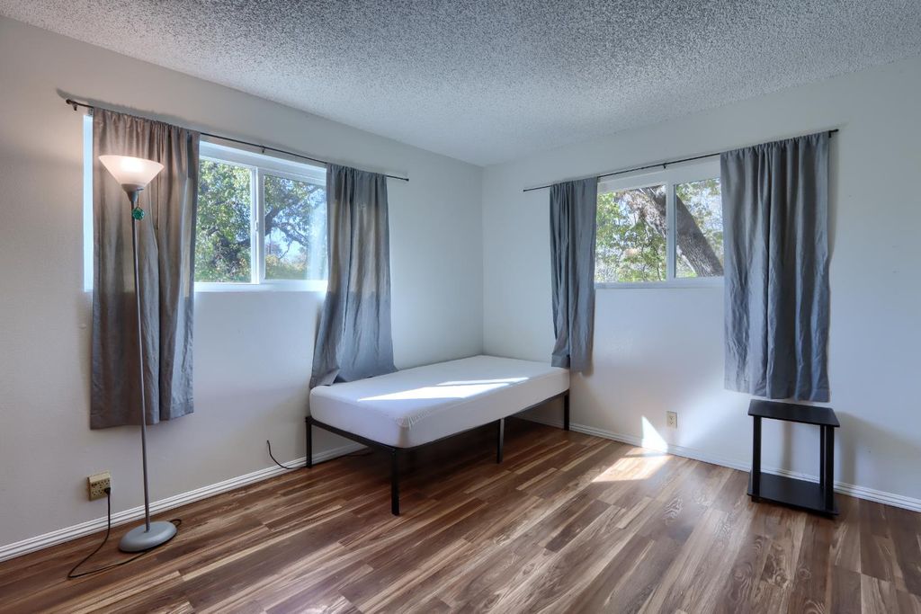 Image 28 of property listing at 42896 Country Club Drive E, Oakhurst, CA 93644