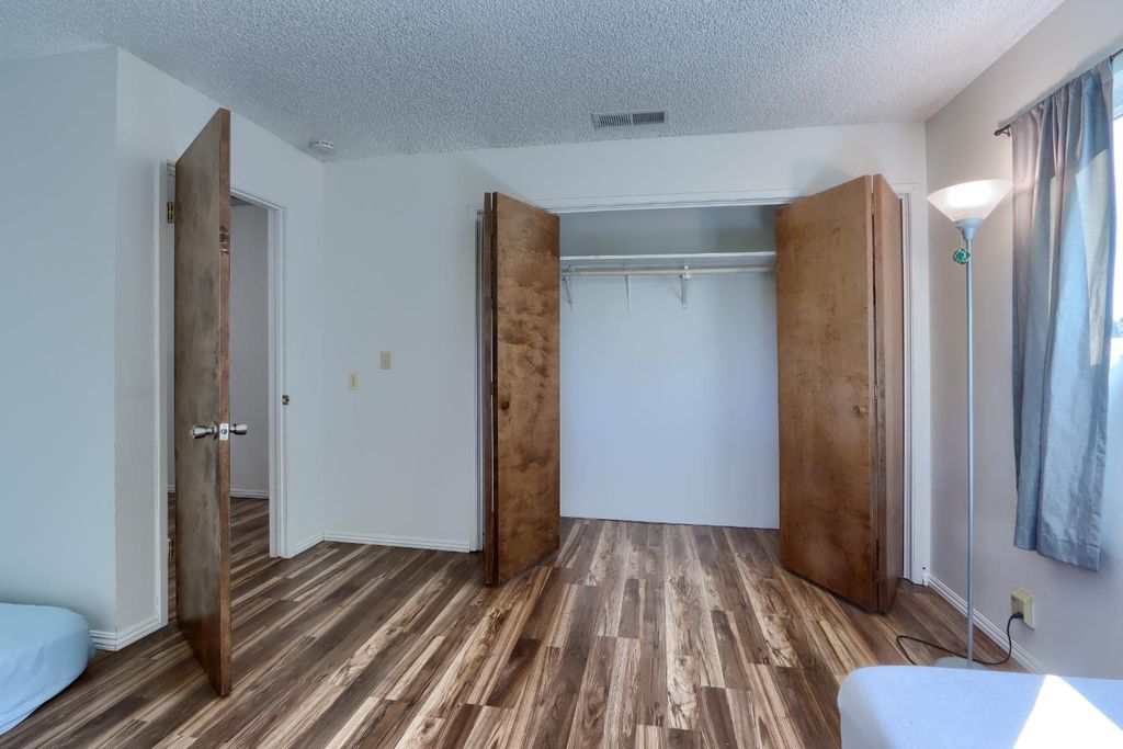 Image 29 of property listing at 42896 Country Club Drive E, Oakhurst, CA 93644