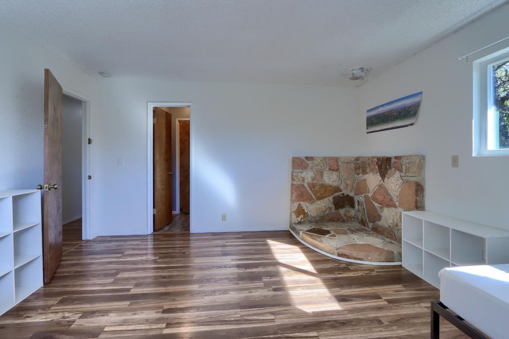Image 31 of property listing at 42896 Country Club Drive E, Oakhurst, CA 93644