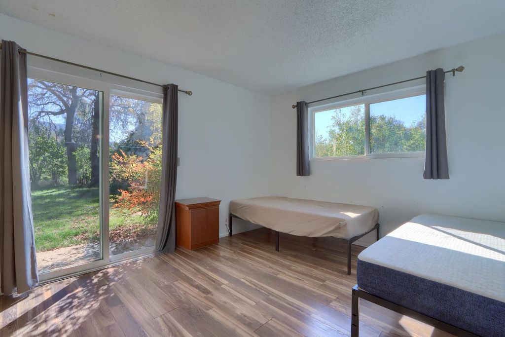 Image 36 of property listing at 42896 Country Club Drive E, Oakhurst, CA 93644