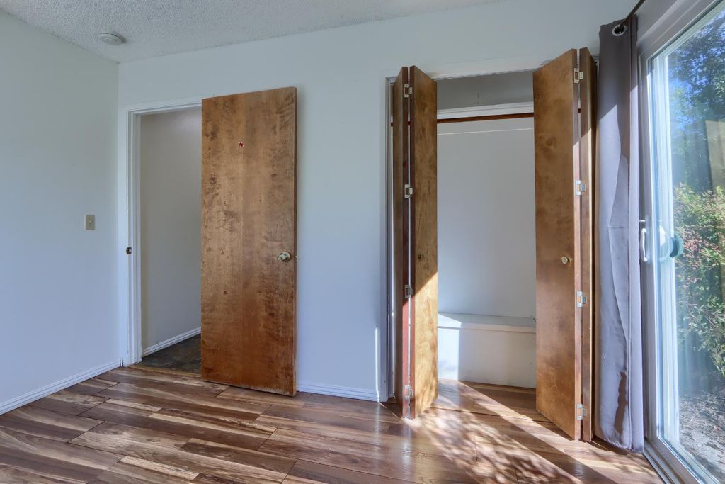 Image 37 of property listing at 42896 Country Club Drive E, Oakhurst, CA 93644