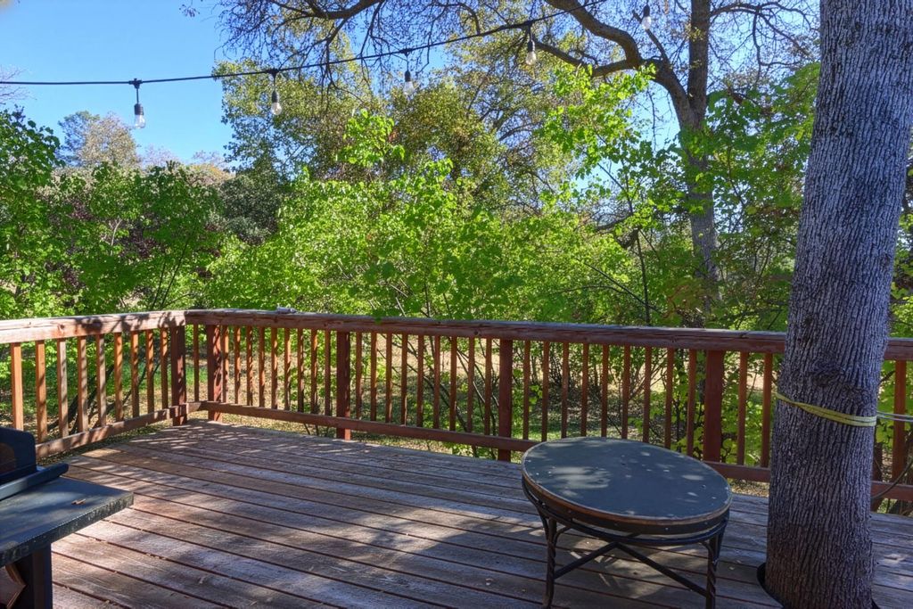 Image 9 of property listing at 42896 Country Club Drive E, Oakhurst, CA 93644
