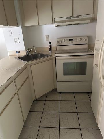 2194 W 60th Street 22213, Hialeah, FL 33016