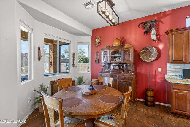 837 W Bosch Drive, Green Valley, AZ 85614