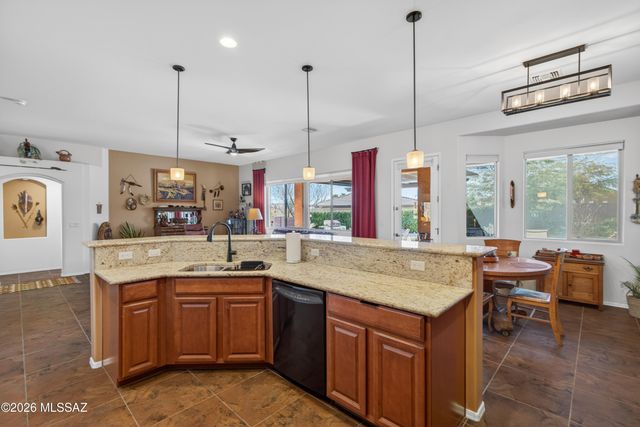 837 W Bosch Drive, Green Valley, AZ 85614