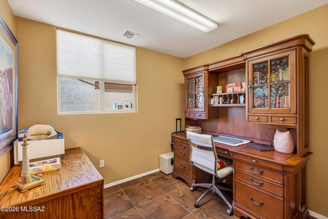 837 W Bosch Drive, Green Valley, AZ 85614