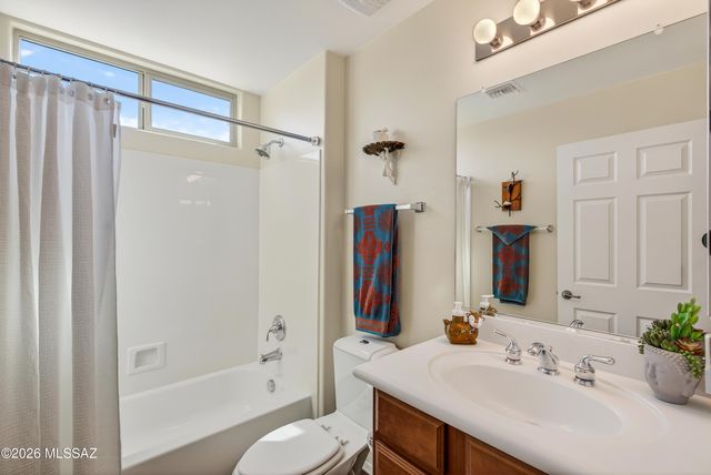 837 W Bosch Drive, Green Valley, AZ 85614