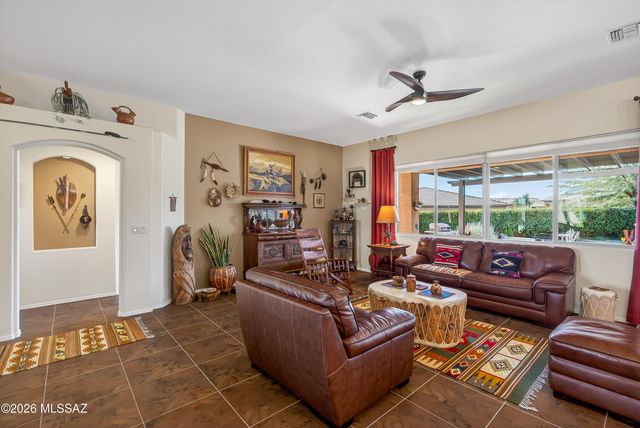 837 W Bosch Drive, Green Valley, AZ 85614