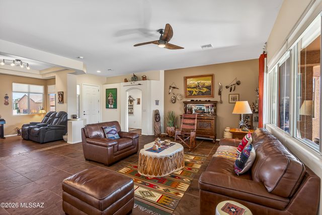 837 W Bosch Drive, Green Valley, AZ 85614