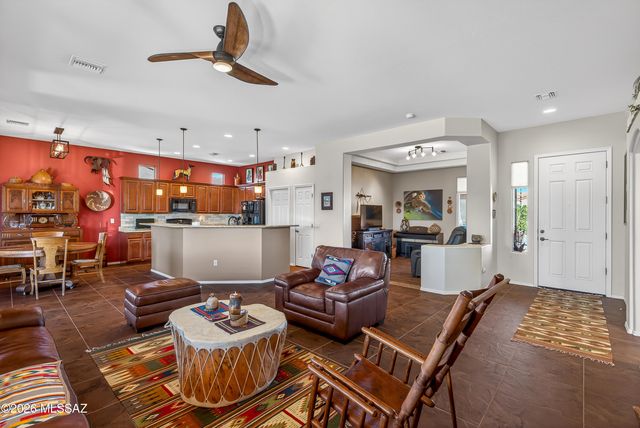 837 W Bosch Drive, Green Valley, AZ 85614