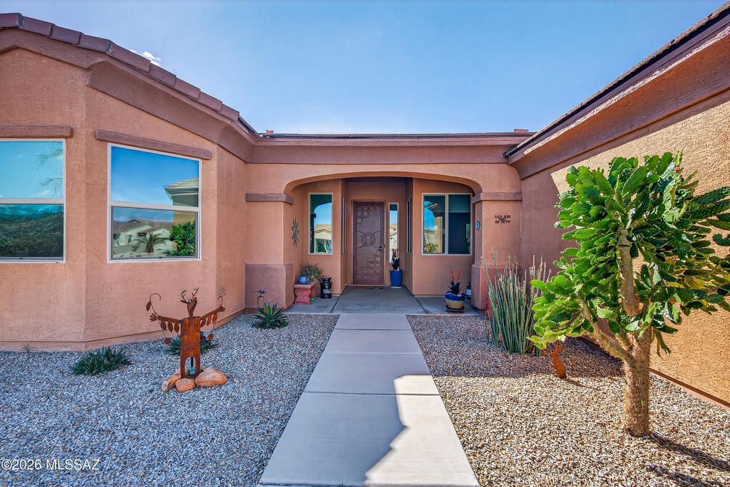 837 W Bosch Drive, Green Valley, AZ 85614