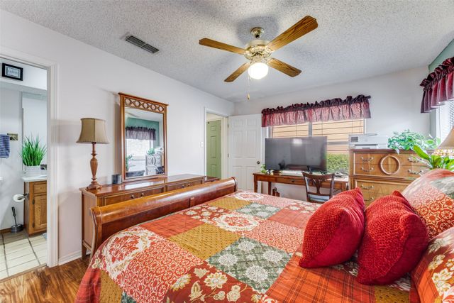 12 Village Green Court, Denison, TX 75020