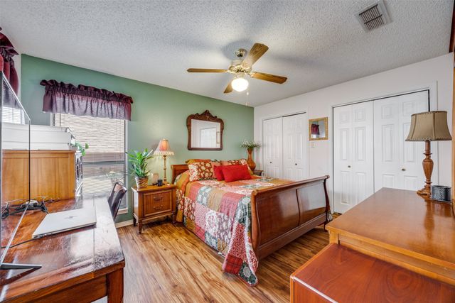 12 Village Green Court, Denison, TX 75020