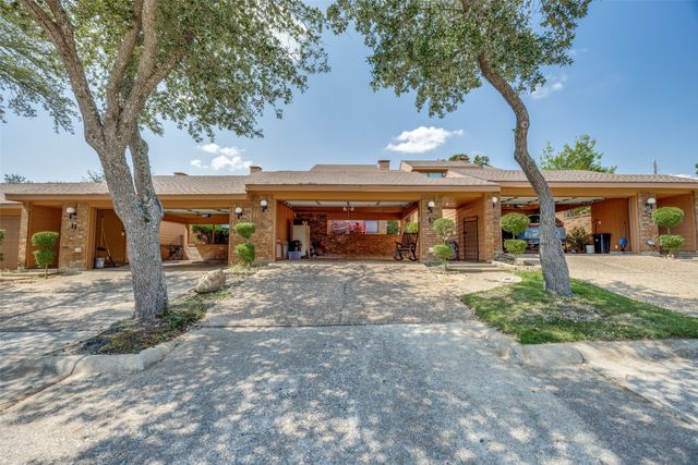 12 Village Green Court, Denison, TX 75020