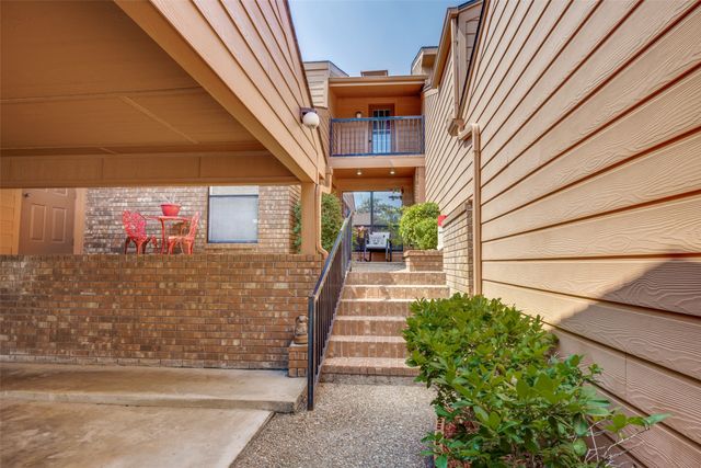 12 Village Green Court, Denison, TX 75020