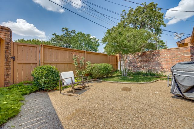 12 Village Green Court, Denison, TX 75020