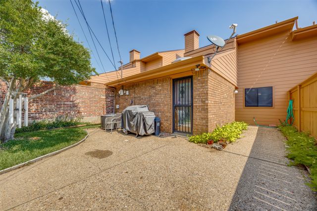 12 Village Green Court, Denison, TX 75020