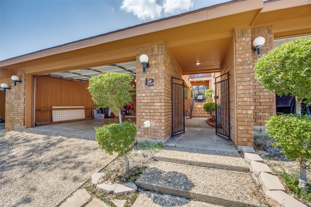 12 Village Green Court, Denison, TX 75020