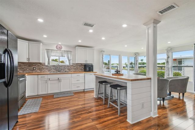 10232 PARADISE DRIVE 193, Largo, FL 33773