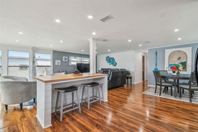 10232 PARADISE DRIVE 193, Largo, FL 33773