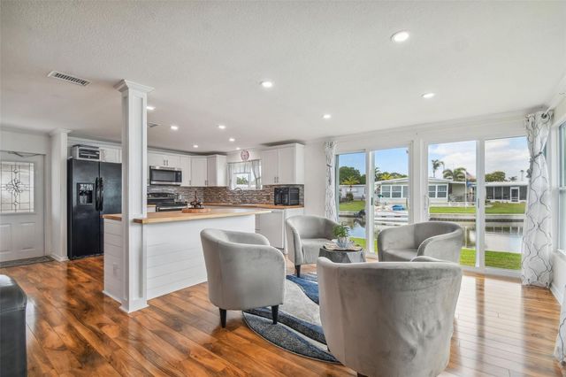 10232 PARADISE DRIVE 193, Largo, FL 33773