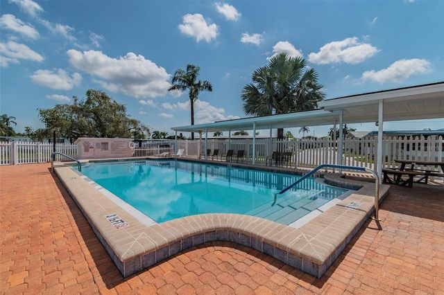 10232 PARADISE DRIVE 193, Largo, FL 33773