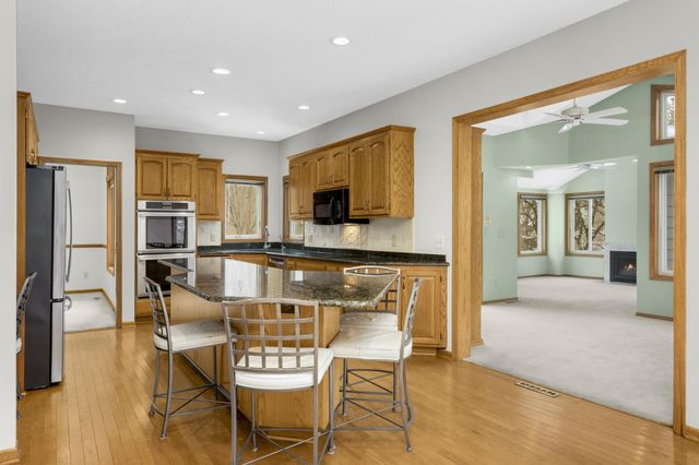 8827 Flesher Circle, Eden Prairie, MN 55347