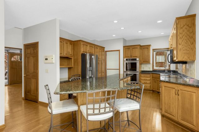 8827 Flesher Circle, Eden Prairie, MN 55347