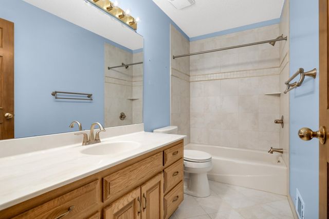 8827 Flesher Circle, Eden Prairie, MN 55347