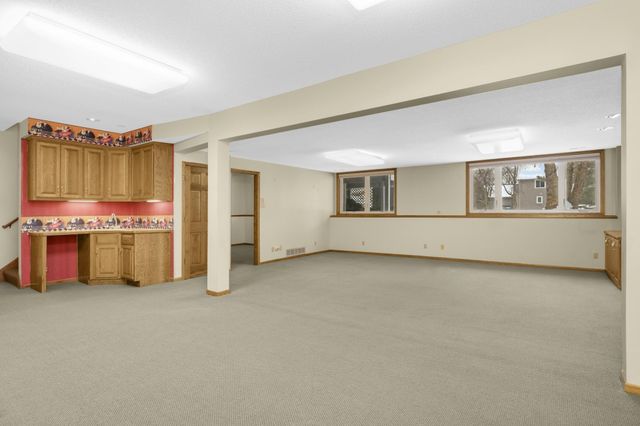 8827 Flesher Circle, Eden Prairie, MN 55347