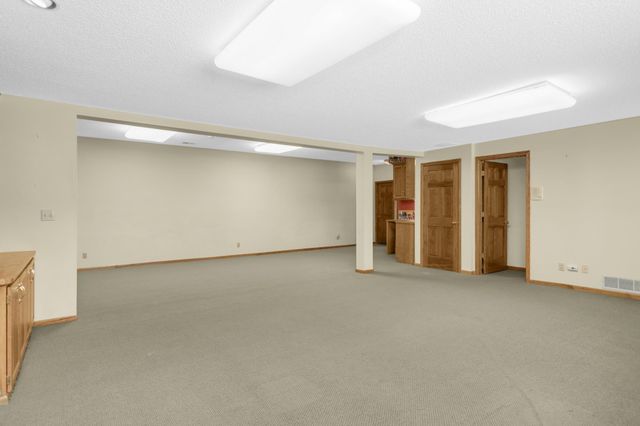 8827 Flesher Circle, Eden Prairie, MN 55347