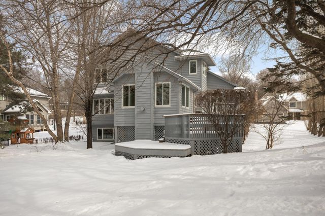 8827 Flesher Circle, Eden Prairie, MN 55347