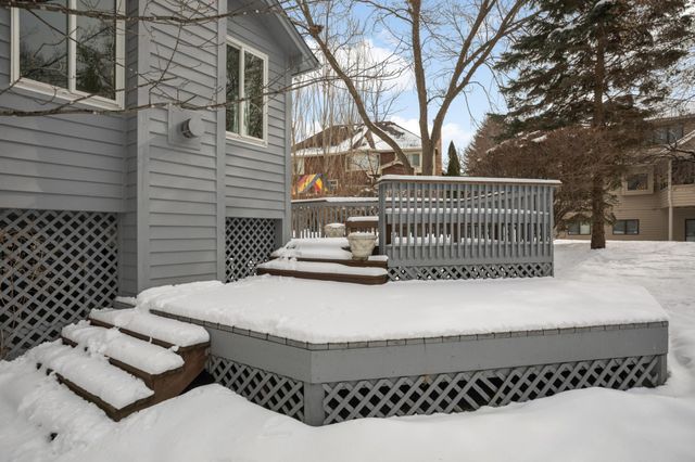 8827 Flesher Circle, Eden Prairie, MN 55347